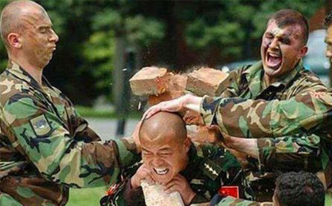 Tiểu Tuấn (giữa) niềm tự hào của lực lượng đặc nhiệm Trung Quốc