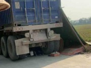 Tin tức trong ngày - Vụ xe container lùi, cán tử vong 2 chị em: “Các con dậy đi, sao không đứa nào ra ôm mẹ”