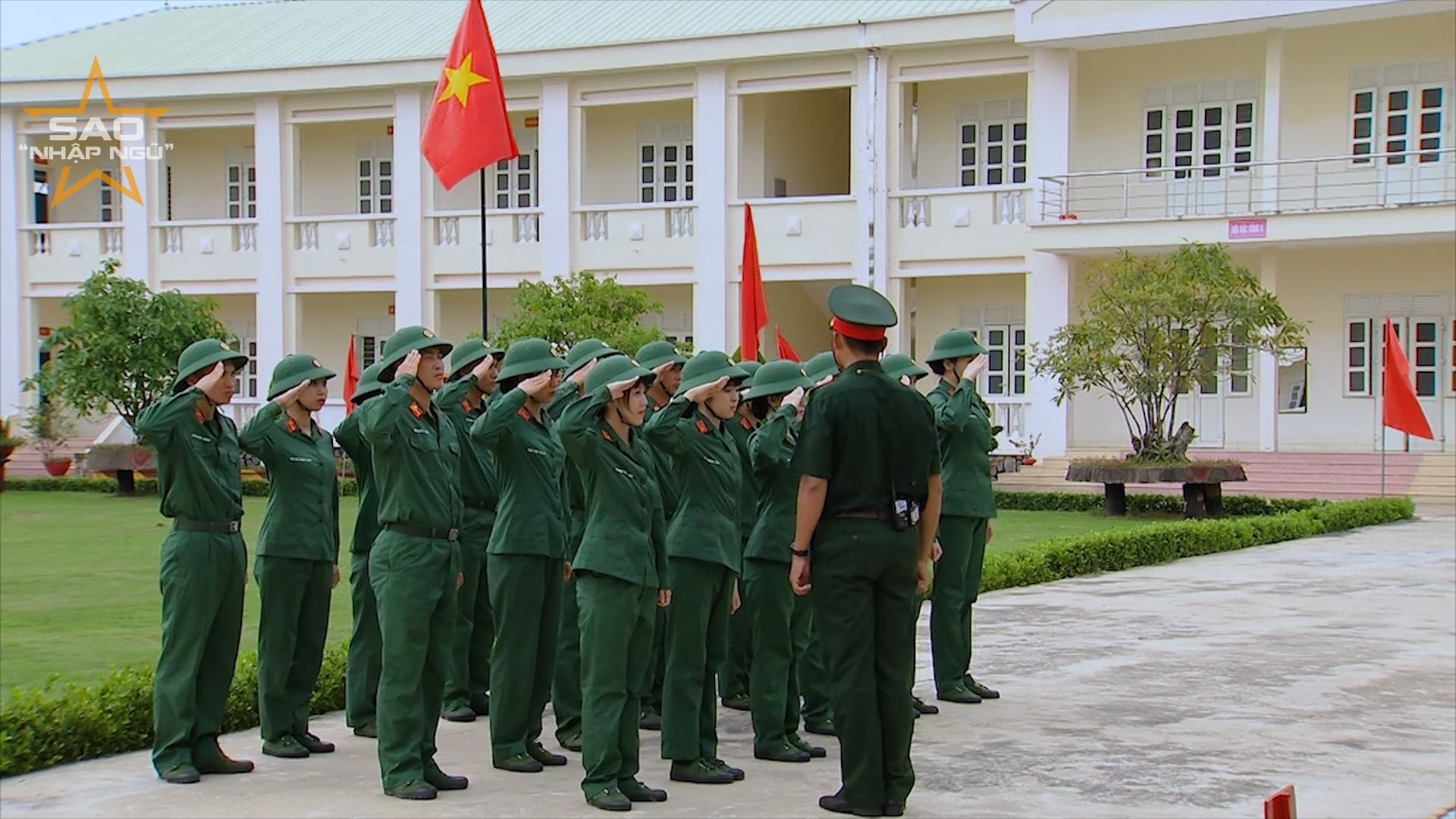 Hoa hậu Kỳ Duyên vượt qua &#34;sự cố&#34; chưa từng gặp trong quân đội - 8