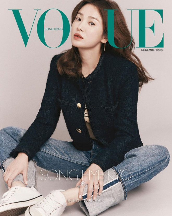 Song Hye Kyo đeo vương miện 13 tỉ, đẹp như “nữ vương” trên bìa chào năm mới của W Hàn - 1