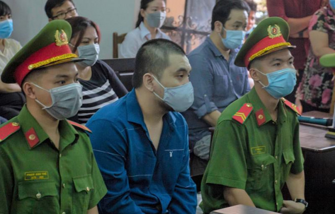 Bị cáo Nguyễn Trần Hoàng Phong tại tòa. Ảnh: PHƯƠNG LOAN