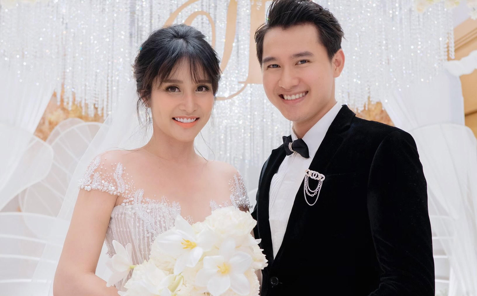 Đám cưới sao Việt năm 2020: Người đeo vàng trĩu cổ, người lấy ái nữ Giám đốc Ngân hàng Nhà nước - 7