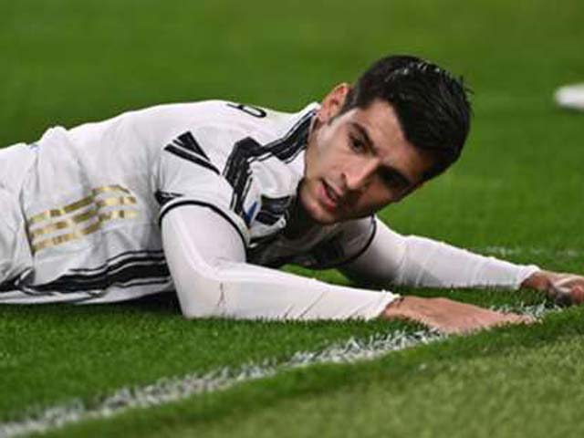 Morata nổi hứng giật gót “đi vào lòng đất”, HLV Pirlo nổi điên chỉ trích