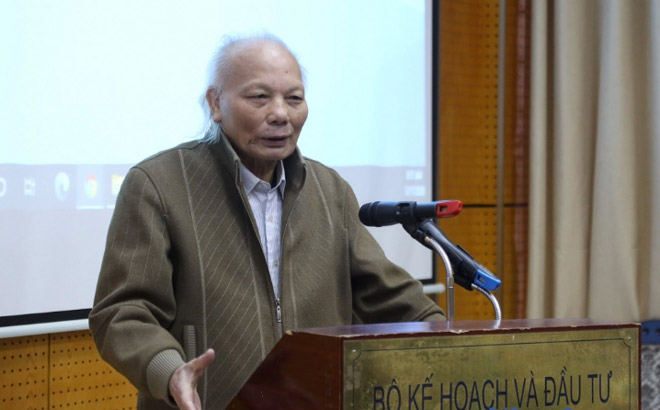 Giáo sư Nguyễn Mại phát biểu tại cuộc tọa đàm sáng 17/12 tại Hà Nội