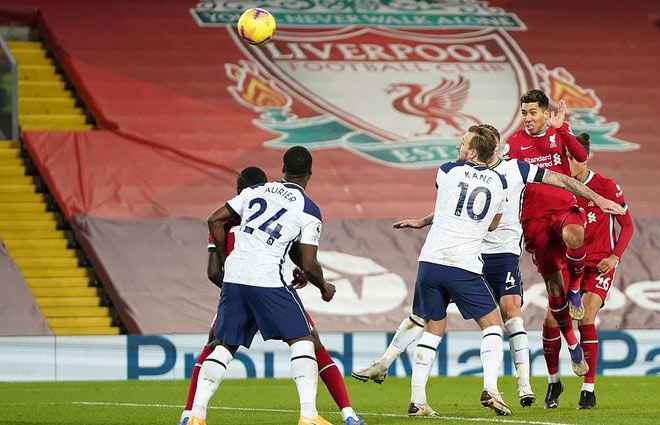 Liverpool thắng Tottenham 2-1 nhờ cú đánh đầu đúng phút thi đấu chính thức cuối cùng của Roberto Firmino