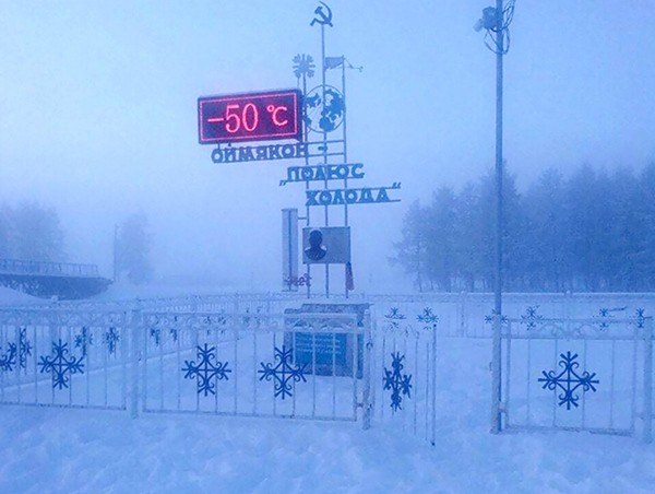 Bảng đo nhiệt độ ngoài trời. Ảnh: Semyon Sivtsev/ The Siberian Times.