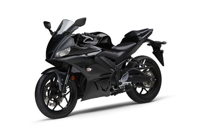 2021 Yamaha R3 màu đen.