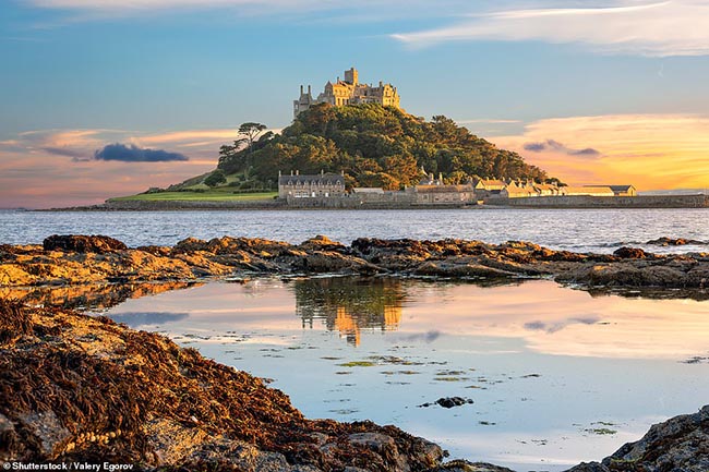 5. ST Michael

Nơi này như một viên ngọc quý của Cornwall, nhìn hình ảnh này không khó để hiểu rằng tại sao nó được xem là một trong những nơi đẹp nhất Vương quốc Anh.


