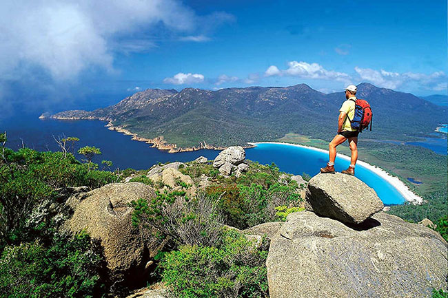 13. Úc

Đảo Tasmania sau khi đóng cửa sớm vì đại dịch sẽ mở cửa hoạt động lại vào năm 2021. Có rất nhiều lý do để đến nơi này, như vườn quốc gia Freycinet, Clover Hill, thung lũng rượu vang nổi tiếng Huon…
