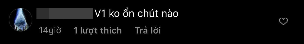 Hay phần đệm ngực "ọp ẹo" cũng là một trong những nguyên nhân gây "mất điểm"&nbsp;khiến vòng 1 của nữ ca sĩ "lép kẹp".