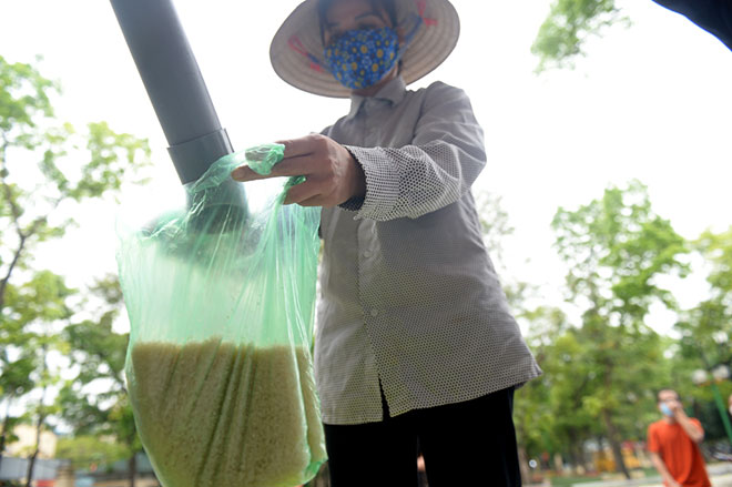 Tình người trong hoạn nạn: Những hành động đẹp mùa COVID-19 và bão lũ ở miền Trung - 4