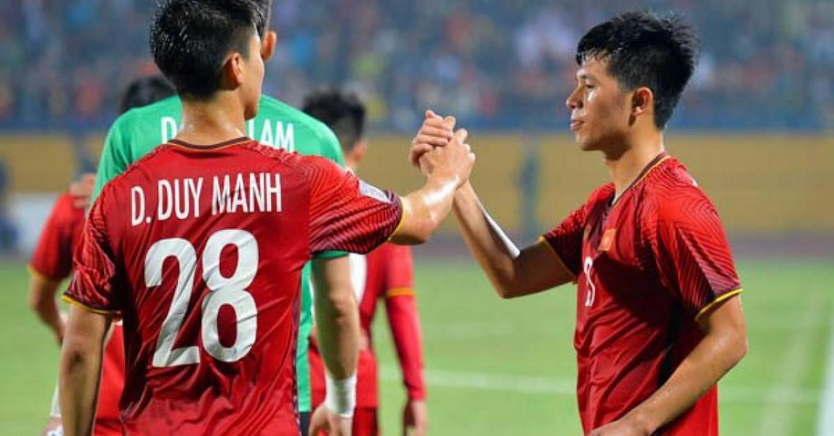 Bí ẩn đằng sau "nỗi đau" những đôi chân bạc tỷ của bóng đá Việt Nam