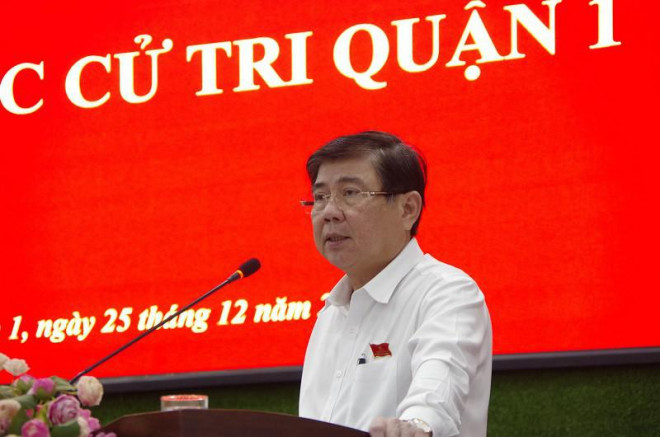 Chủ tịch UBND TP.HCM Nguyễn Thành Phong trả lời các ý kiến của cử tri quận 1. Ảnh: THANH TUYỀN