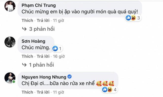 NSND Hồng Vân mua xế hộp sang, nhiều nghệ sĩ Việt vào chúc mừng.