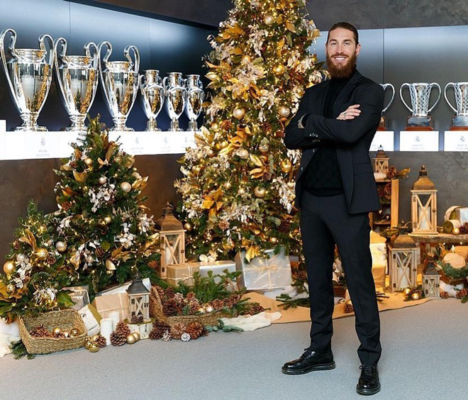 Sergio Ramos mừng Giáng sinh bên những danh hiệu của Real Madrid