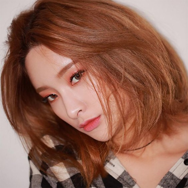 Những kiểu tóc màu nâu đỏ đẹp tự nhiên giúp tôn da sáng trẻ trung - 1