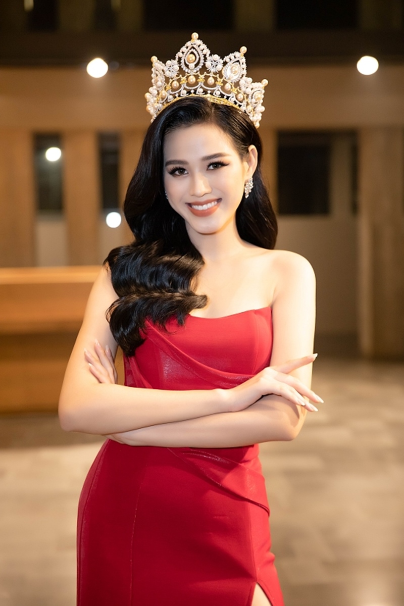 Đỗ Thị Hà công bố chiếc váy dự thi Top Model tại Miss World 2021 mang tên  Dòng Chảy Của Sông