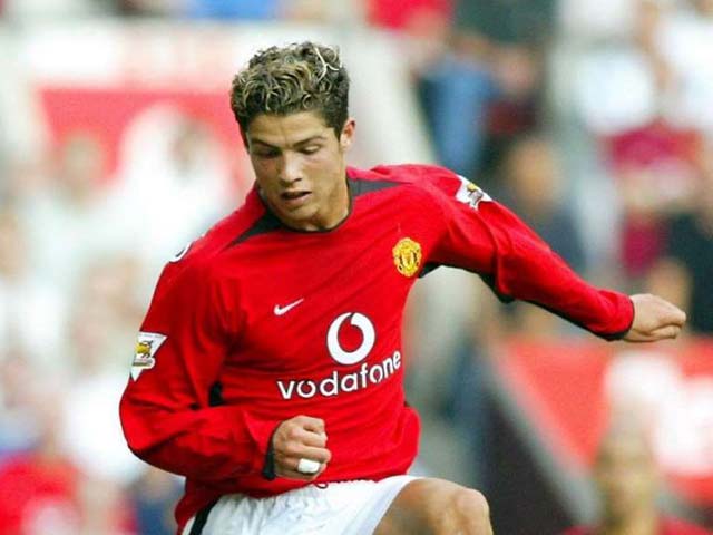 Tin mới nhất bóng đá tối 26/12: Ronaldo là hợp đồng thành công nhất Ngoại hạng Anh - 1