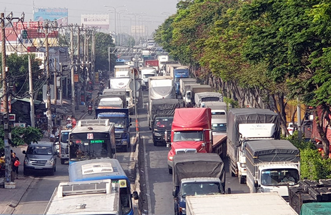 Ảnh hưởng của vụ tai nạn khiến hàng ngàn phương tiện “chôn chân” hơn 5km.