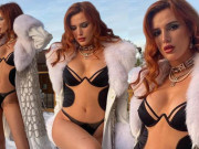 Làm đẹp - Sao lưỡng tính Bella Thorne diện nội y gợi cảm tạo dáng giữa trời tuyết