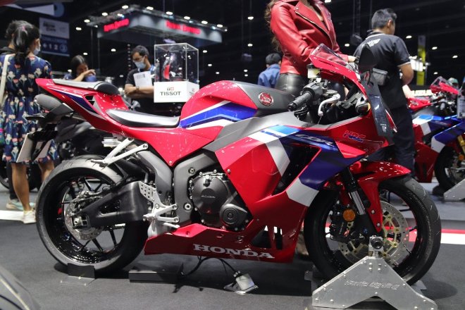 2021 Honda CBR600RR phô diễn vẻ đẹp, Kawasaki Ninja ZX-6R ghen tị - 5