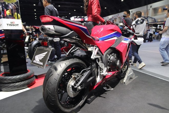 2021 Honda CBR600RR phô diễn vẻ đẹp, Kawasaki Ninja ZX-6R ghen tị - 7