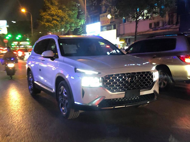 Hyundai Santa Fe 2021 lăn bánh tại Hà Nội