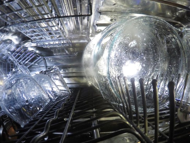 7 silly mistakes when using a dishwasher that many people still make - 4