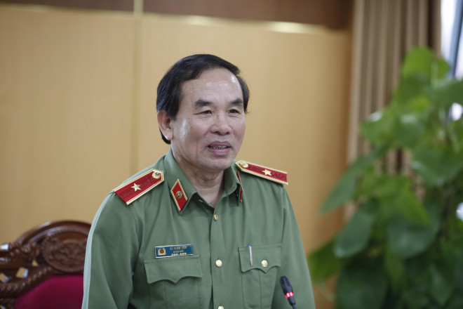 Thiếu tướng Vũ Xuân Viên, Giám đốc Công an TP Đà Nẵng thông tin với báo chí vụ việc tài xế tự tử trong khu cách ly