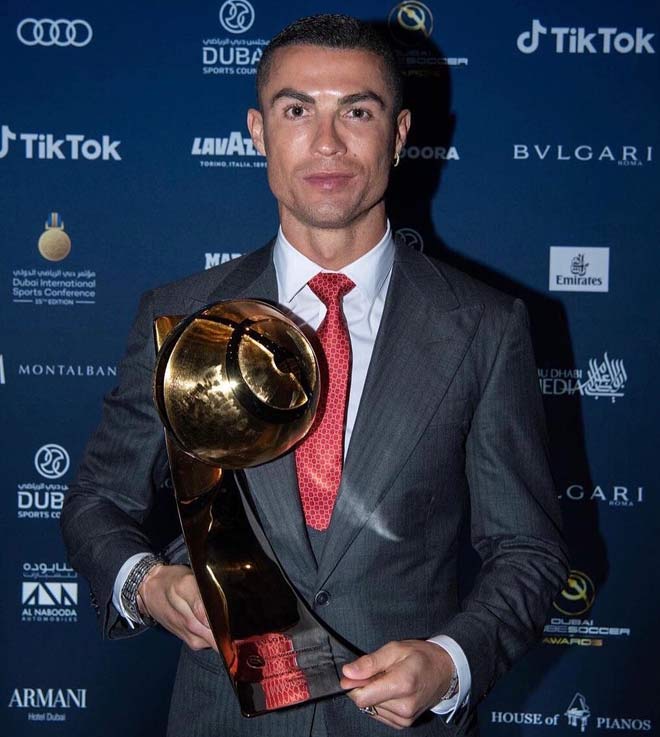 Giải thưởng "Cầu thủ xuất sắc nhất thế kỷ giai đoạn 2001-2020" thuộc về Cristiano Ronaldo