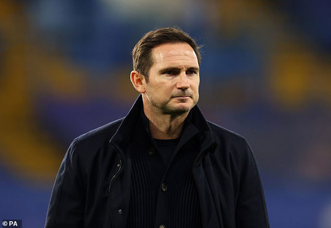 HLV Lampard khá bực tức vì trọng tài thiếu công bằng với Chelsea