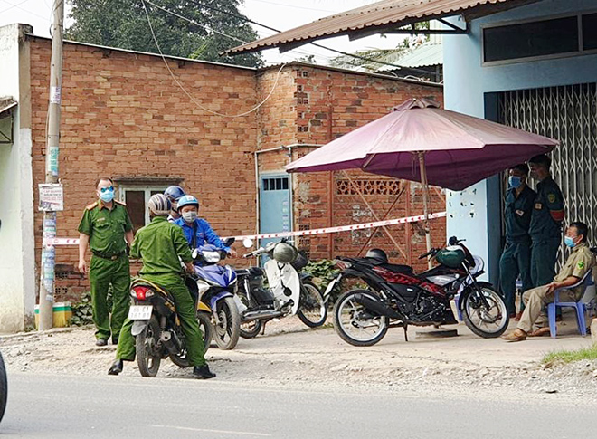 Cơ quan chức năng phong tỏa khu vực ra vào xưởng đúc đồng nơi K. làm việc