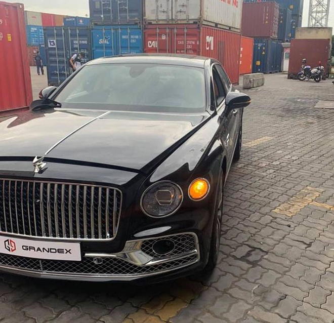 &#34;Xe nhà giàu&#34; Bentley Flying Spur W12 2020 thứ ba cập cảng Việt Nam - 2