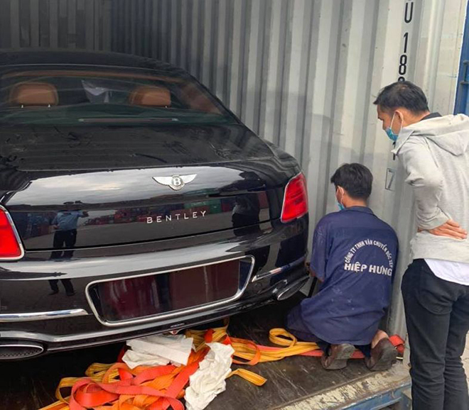 &#34;Xe nhà giàu&#34; Bentley Flying Spur W12 2020 thứ ba cập cảng Việt Nam - 6