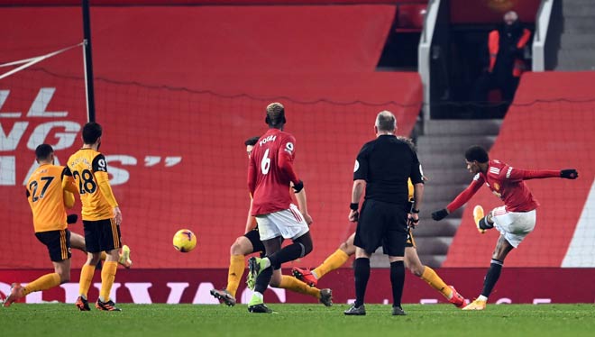 Lần thứ 3 trong mùa giải này ở giải Ngoại hạng Anh, MU hạ gục đối thủ nhờ bàn thắng muộn ở phút bù giờ