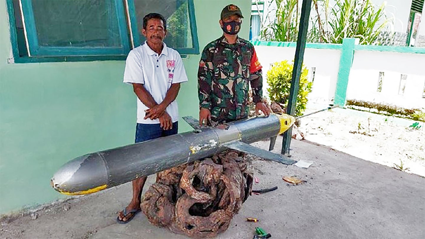 Thiết bị lặn không người lái mà ngư dân Indonesia tìm thấy.