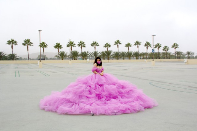Bộ váy hồng tím bồng bềnh như công chúa ngay lập tức thu hút sự chú ý của cộng đồng mạng.