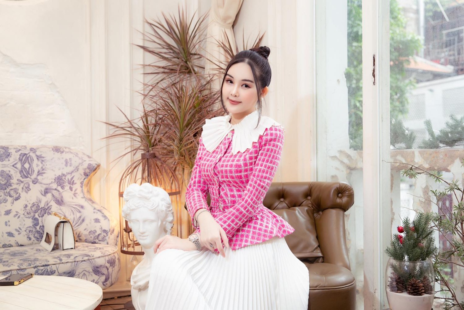 Cô giáo Lê Âu Ngân Anh: &#34;2021 trở lại showbiz chấm thi sắc đẹp, đi diễn thời trang&#34; - 2