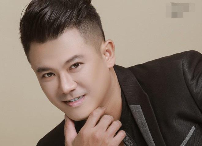 Ca sĩ Vân Quang Long vừa qua đời vì đột quỵ ở tuổi 41