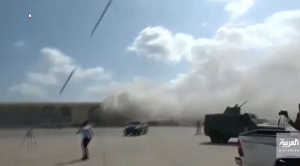 Tên lửa đánh trúng sân bay Aden ở Yemen.