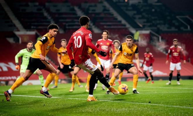 Cú sút thành bàn may mắn cuối trận của Rashford giúp MU leo lên ngôi nhì bảng Premier League