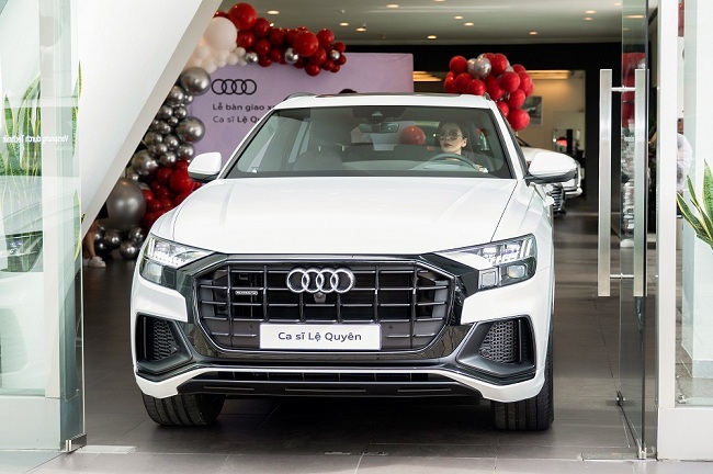 Chiếc chiếc&nbsp;"xế hộp" là Audi Q8, có giá khoảng 6 tỉ đồng