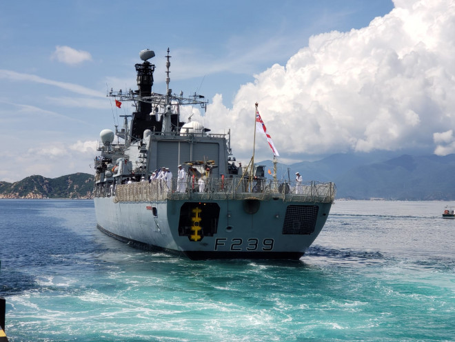 Tàu Hải quân Hoàng gia Anh HMS Richmond thăm Việt Nam - 2