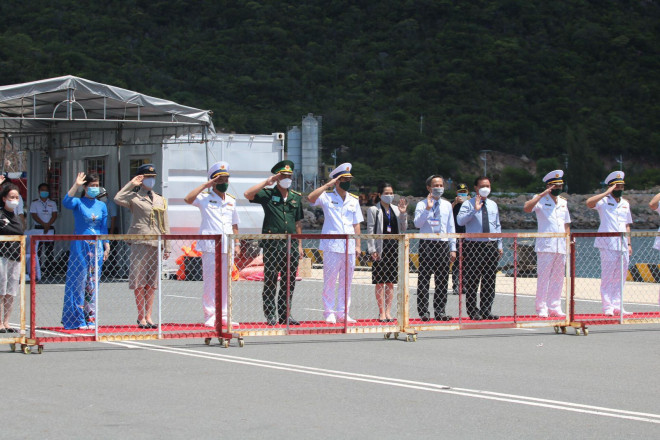 Tàu Hải quân Hoàng gia Anh HMS Richmond thăm Việt Nam - 9