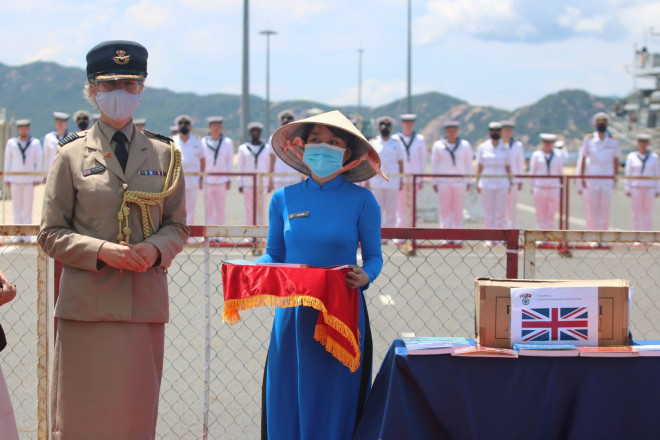 Tàu Hải quân Hoàng gia Anh HMS Richmond thăm Việt Nam - 12