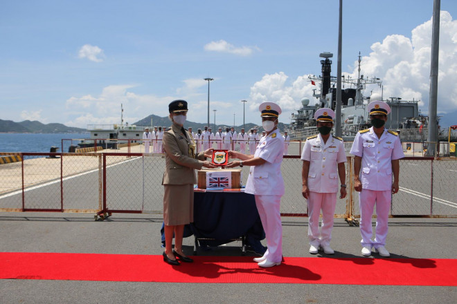 Tàu Hải quân Hoàng gia Anh HMS Richmond thăm Việt Nam - 15