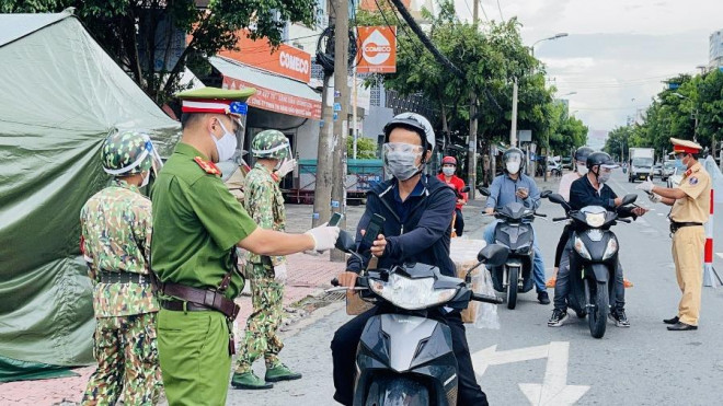 Người lao động ở TP.HCM có thể dùng xe cá nhân di chuyển bốn tỉnh liền kề. Ảnh: ĐT.