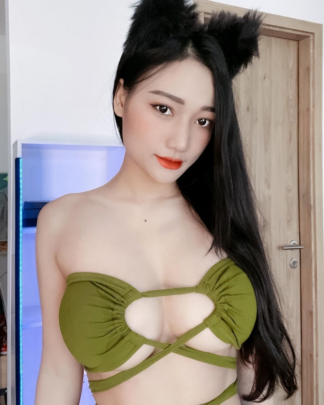 Hot girl Dạ Thảo cũng đang là người nhận được không ít sự quan tâm không chỉ bởi hành trình giảm cân mà còn nhờ phong cách thời trang.
