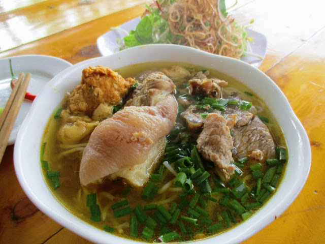 Đậm đà tô bún bò Huế.