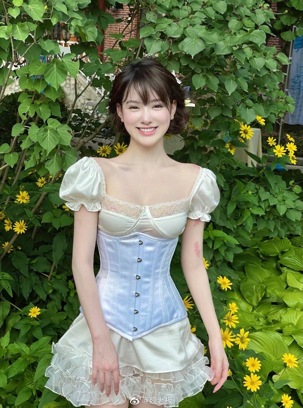 Corset hiện đại đã được cải tiến về chất liệu và kiểu dáng.